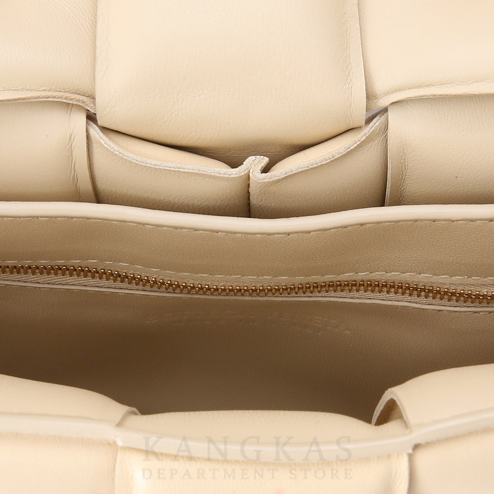 BOTTEGA VENETA(USED)보테가베네타 패딩 체인 카세트백